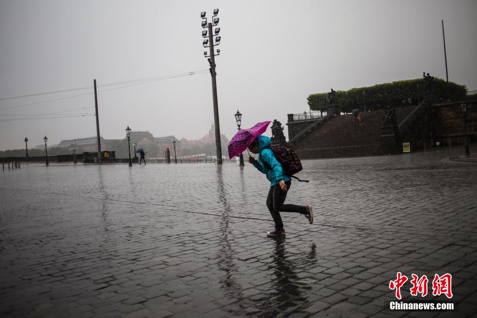 【图刊】德味雨中曲