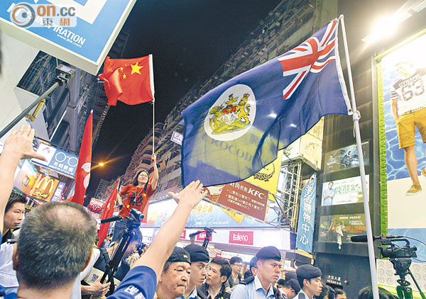 香港本土派抗议内地大妈广场舞引冲突