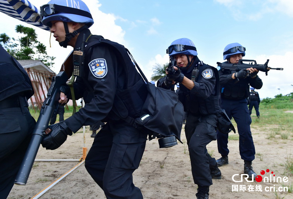 【组图】中国第三支赴利比里亚维和警察防暴队开展应急处突演练(组图)