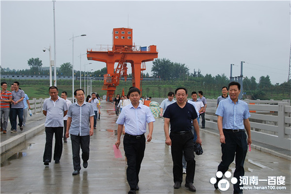 淅川纪委:组织党员干部学习移民精神