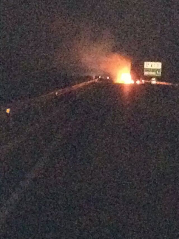 g5511集宁到后旗高速段发生车辆自燃 无人员伤亡