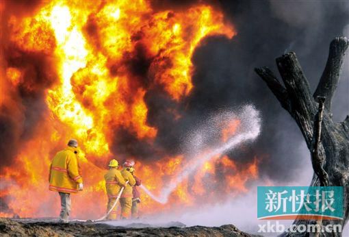 2010年12月,墨西哥中部城市的输油管道遭人钻洞偷油,结果引发爆炸,造成29人死亡。