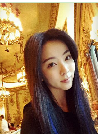 李思思素颜犹如邻家女孩 网友惊叹植美村卸妆喷雾(组图)