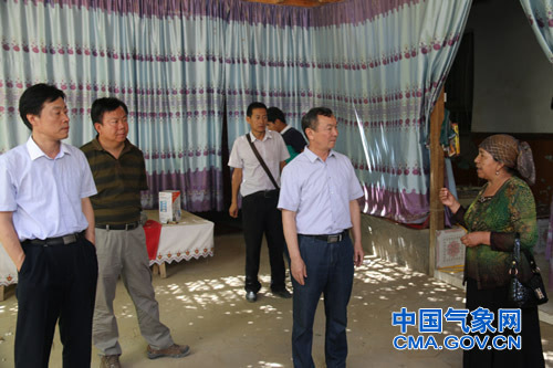 新疆:区局领导赴皮山震区看望慰问气象职工