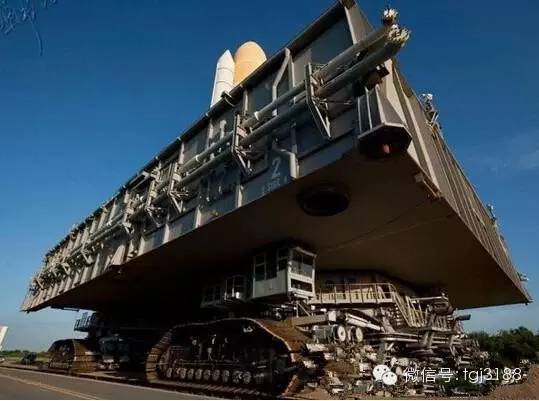 世界最大陆地运输车，载重9千吨-搜狐
