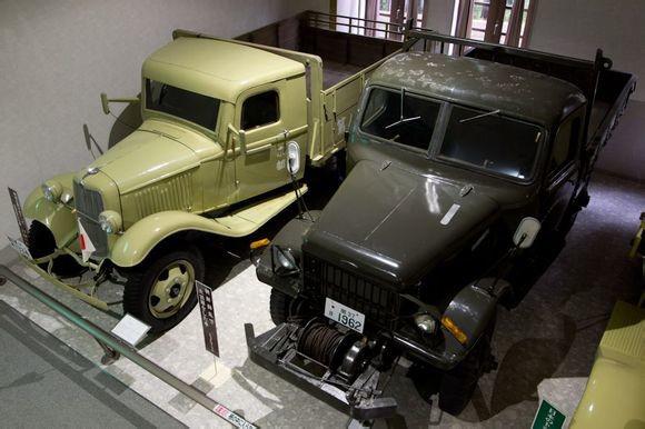 乘坐日制94式卡车的军人使用94式卡车行军的日军机械