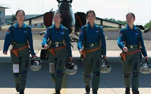 中国频繁展示女飞行员引关注 印军倍感压力-搜狐军事频道