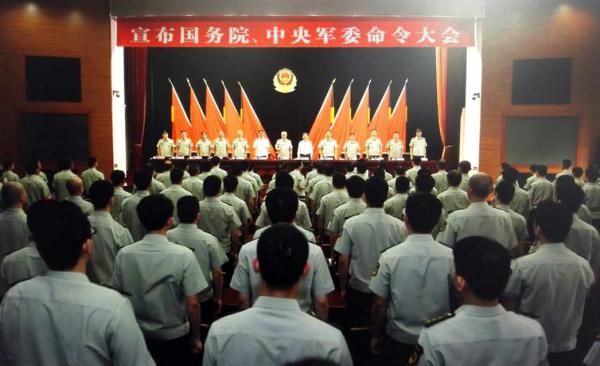 7月10日上午召开宣布命令大会,武警上海总队新任政委徐国岩正式亮相