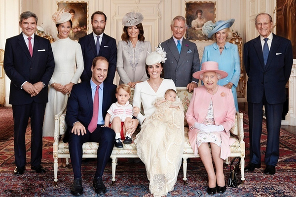 英国官方王室最新全家福,小公主抢镜-搜狐