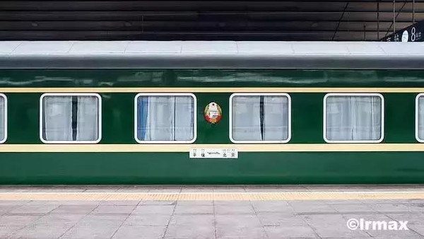 275次,从吉林省通化市集安开往朝鲜慈江道满浦市的国际列车,只有一