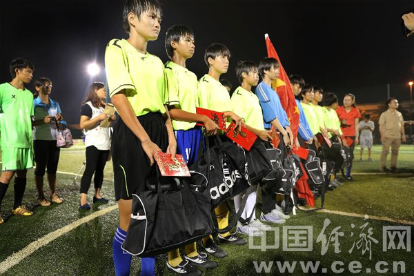 琼中女足10日出征瑞典 代表中国参加世青足球赛