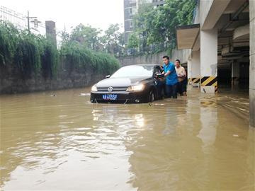 台风暴雨来袭:车辆浸水后这样报保险能获得全