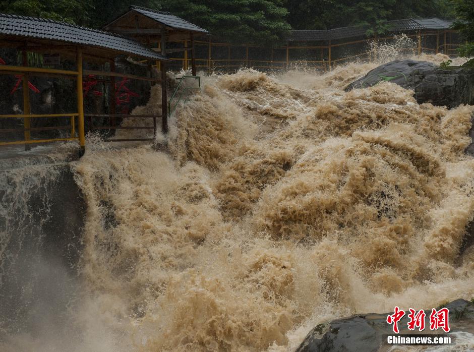 【组图】天目山大峡谷山洪爆发(组图)