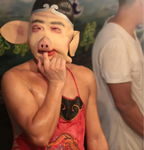 "猪八戒"啤酒节独领风骚 边烧烤边热舞