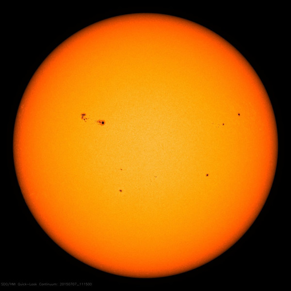 sdo卫星观测的7月7日的太阳黑子图