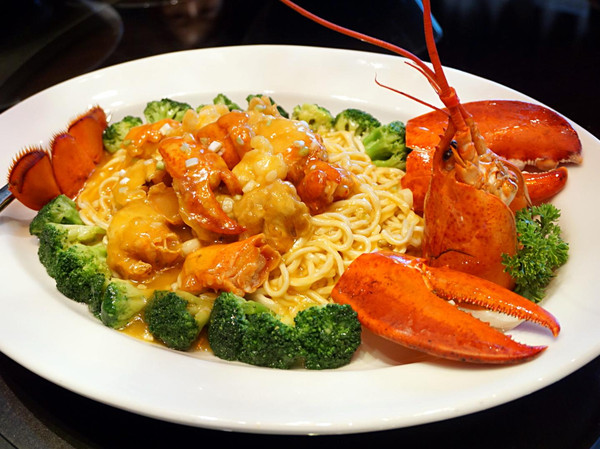 龙虾海鲜焗饭_消夏五星级酒店的龙虾盛宴——万丽轩中餐厅