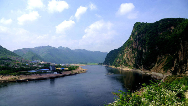 沿着鸭绿江的一路朝鲜风景