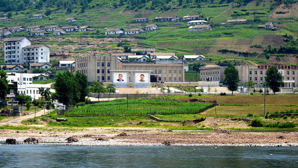 沿着鸭绿江的一路朝鲜风景