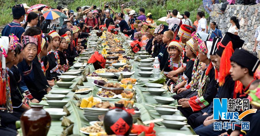 广西东兰:瑶族同胞欢庆"祝著节"(组图)