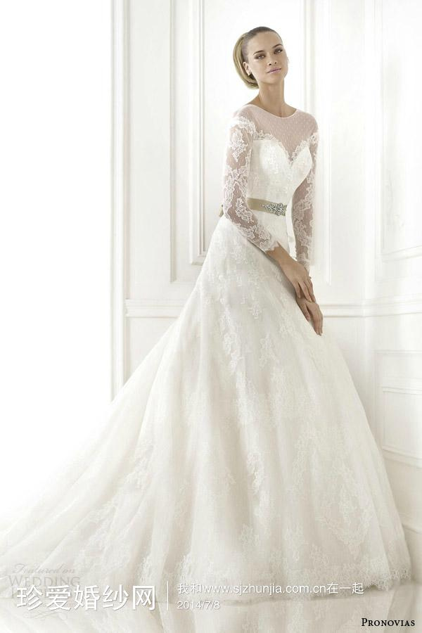 新娘白色飘逸婚纱礼服
