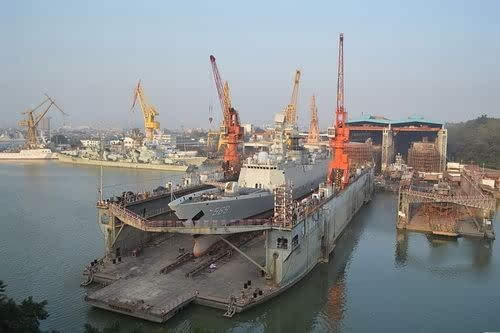 美媒:中国大量建造登陆艇 一次运送10个师