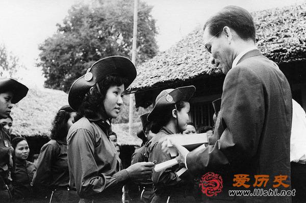 美国培训先打内战后又打中国的越南女兵
