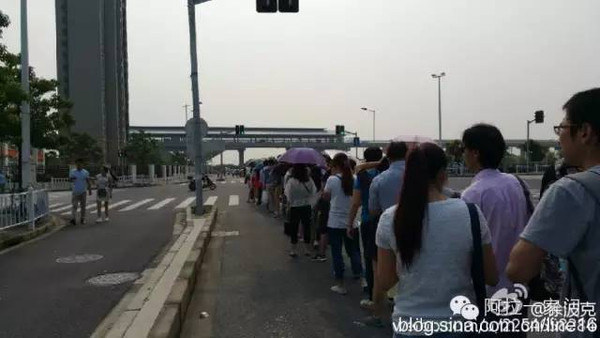 大热天,上海16号线太恐怖了!