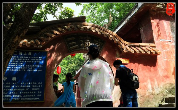 一边看风景,六峰山风景名胜区现有景观景点几十多处,主要有:北帝庙