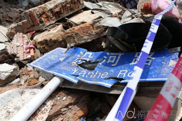 深圳环卫车半夜撞塌废品站 致1死6伤