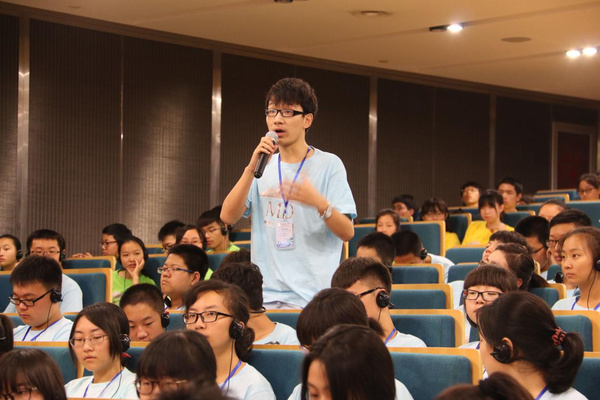 天津英华国际学校首届"微距"国际青年论坛举行