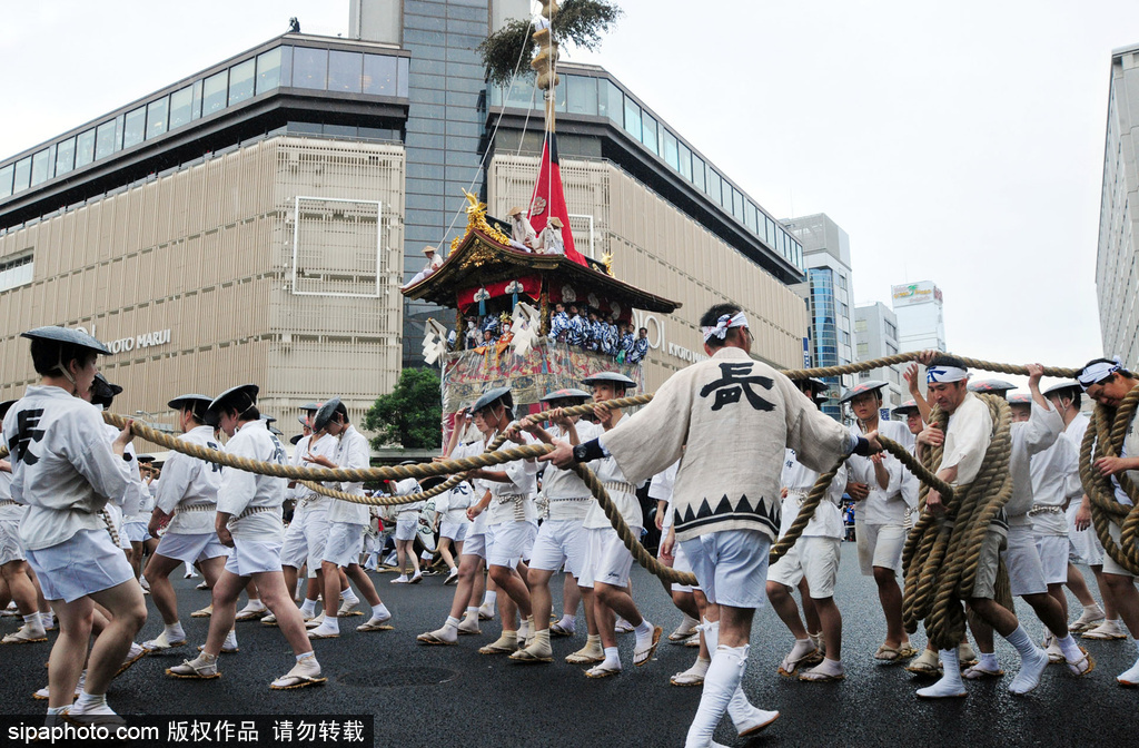 日本京都祗园祭庆祝活动 山鉾巡行场面壮观盛