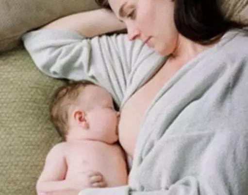 哺乳期发烧怎么办，能喂奶吗？