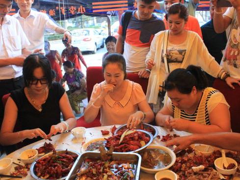lobster)的从湖南长沙,四川成都,江苏南京,上海,等地为夜宵摊和