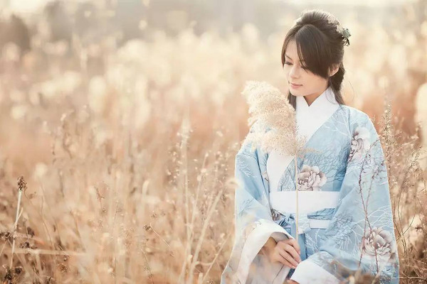 透着棱角分明的冷俊-最美宫廷图片