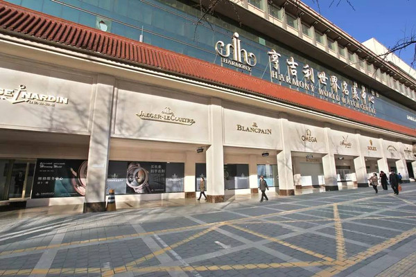 亨吉利西安豪门店,它的前身叫古都大厦,2004年,亨吉利把它改造成亚洲