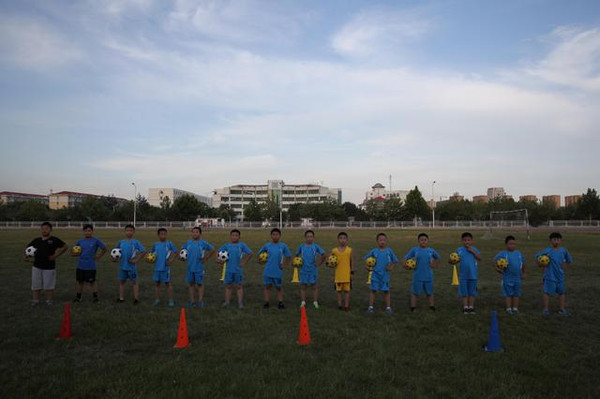 唐山市首届少年足球夏令营活动