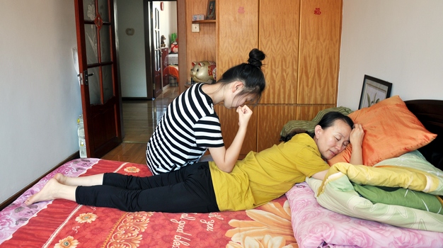 "我要努力为妈妈创造幸福"(图),陪读妈妈满足高考儿子