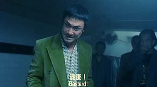《古惑仔》系列的迷人之处或许正是在于一种真实的残酷感和血腥味,片中人物以平凡人的血肉之躯来超越对死亡的恐惧,以及毫不掩饰对权力、财富的渴望,赤裸裸地展现出人性。作为摄影师出身的导演,刘伟强充分利用了商业电影的语言规则,暗合了古惑仔们青春狂躁的心理,使观众产生认同感。