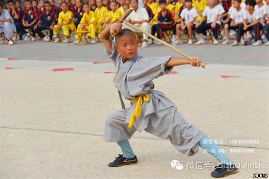 少林寺武校讲解如何练好武术器械