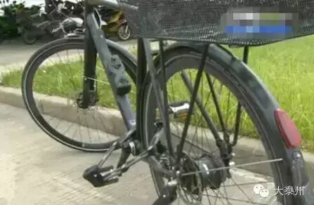 老外的自行车在泰州被撞坏,后期维修遇难题