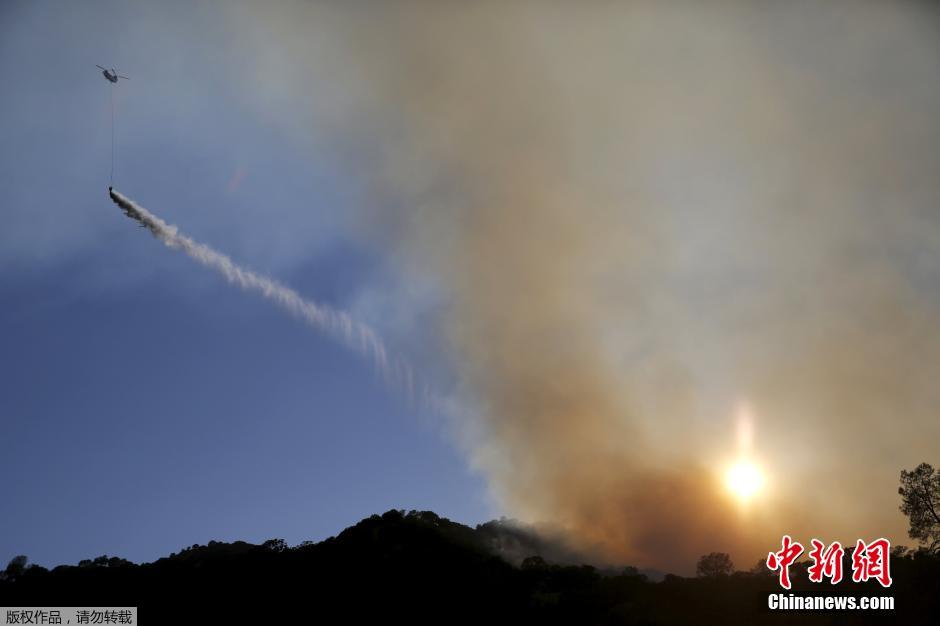 空中灭火(组图),美国加州山火,美国加州硅谷生