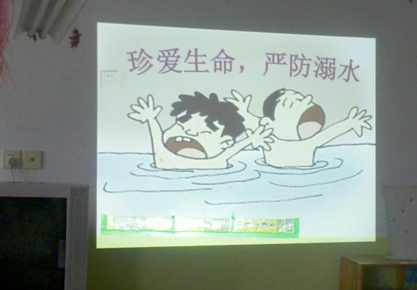 教育部为孩子写防溺水童谣:偷偷下水不得了