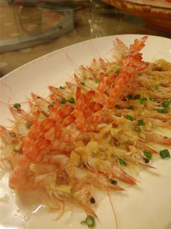 【开边蒸小斑节】斑节虾开背后和蒜蓉一起蒸熟,味鲜而不腥,回味无穷!