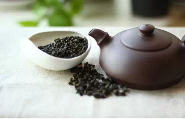 三批次“知福”牌铁观音茶叶被检出稀土超标,“良平”牌铁观音被检出含有农药残留物三氯杀螨醇。网络资料