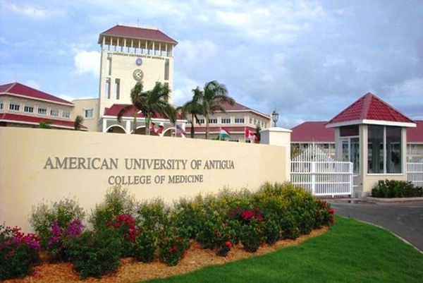安提瓜美国大学,世界上离海最近的大学