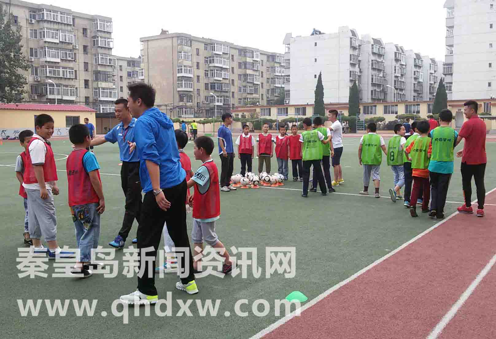 秦皇岛市耀华小学是怎样让"足球进校园(组图)