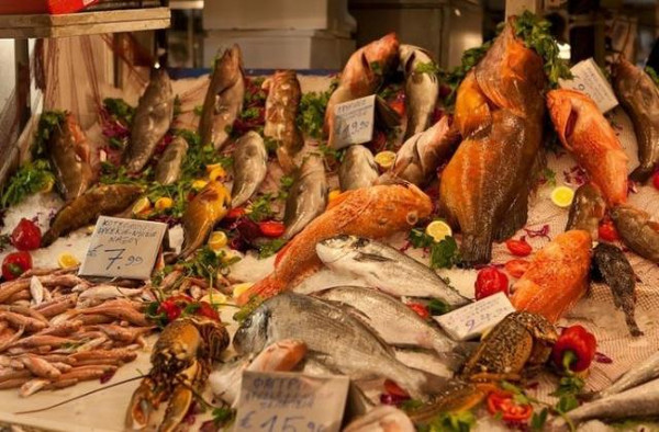 走进希腊超生猛海鲜市场,看希腊物价
