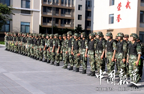 重庆武警船艇支队比武场上庆"八一"