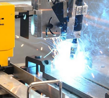 焊接机器人给企业带来高效率和柔性