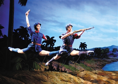 2008年6月26日,地方芭蕾舞团白色典范《白色娘子军》专场慰劳上演在重庆演出。图/CFP